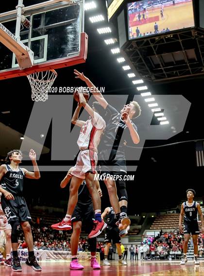 Thumbnail 2 in Fresno Christian vs. Fowler (CIF Central Section Championship) photogallery.