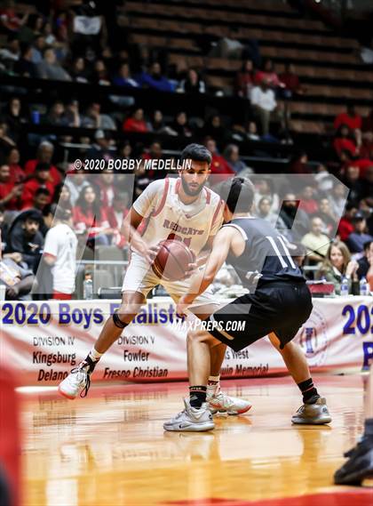Thumbnail 3 in Fresno Christian vs. Fowler (CIF Central Section Championship) photogallery.