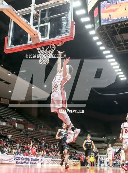 Thumbnail 3 in Fresno Christian vs. Fowler (CIF Central Section Championship) photogallery.