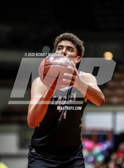 Thumbnail 1 in Fresno Christian vs. Fowler (CIF Central Section Championship) photogallery.