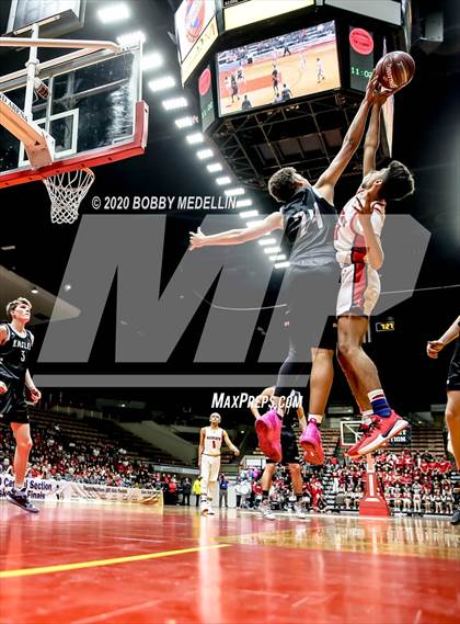 Thumbnail 2 in Fresno Christian vs. Fowler (CIF Central Section Championship) photogallery.