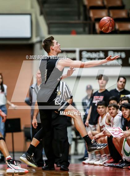 Thumbnail 1 in Fresno Christian vs. Fowler (CIF Central Section Championship) photogallery.