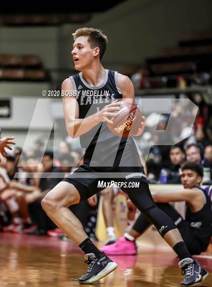 Thumbnail 2 in Fresno Christian vs. Fowler (CIF Central Section Championship) photogallery.