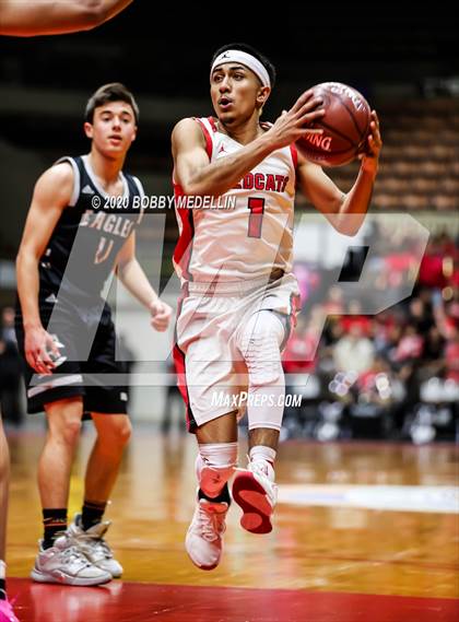 Thumbnail 2 in Fresno Christian vs. Fowler (CIF Central Section Championship) photogallery.