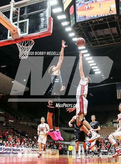 Thumbnail 3 in Fresno Christian vs. Fowler (CIF Central Section Championship) photogallery.