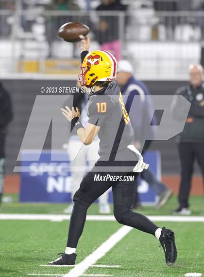 Thumbnail 1 in De La Salle vs. Mission Viejo (CIF Division 1-AA State Final) photogallery.