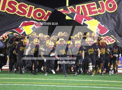 Thumbnail 3 in De La Salle vs. Mission Viejo (CIF Division 1-AA State Final) photogallery.