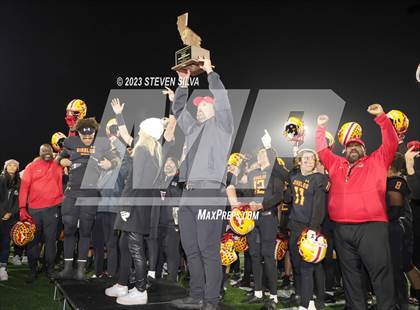 Thumbnail 2 in De La Salle vs. Mission Viejo (CIF Division 1-AA State Final) photogallery.