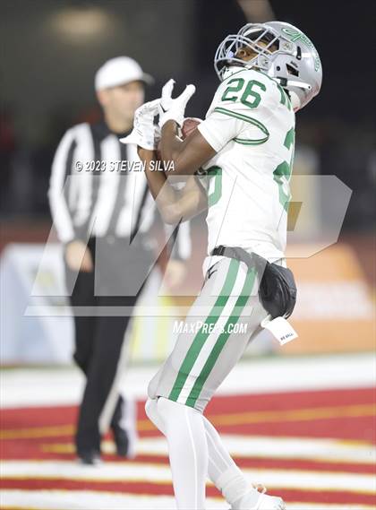 Thumbnail 2 in De La Salle vs. Mission Viejo (CIF Division 1-AA State Final) photogallery.