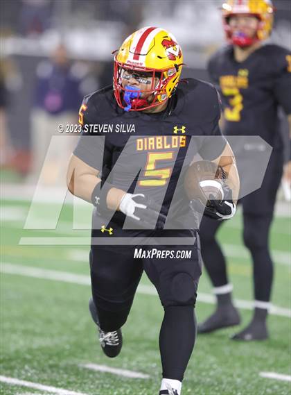 Thumbnail 3 in De La Salle vs. Mission Viejo (CIF Division 1-AA State Final) photogallery.