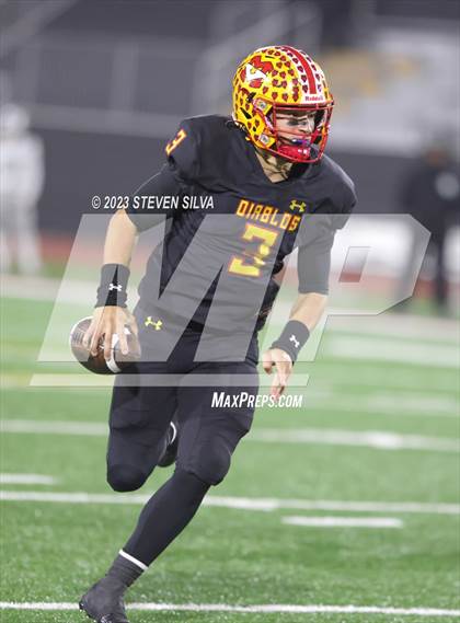 Thumbnail 2 in De La Salle vs. Mission Viejo (CIF Division 1-AA State Final) photogallery.