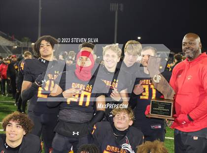 Thumbnail 3 in De La Salle vs. Mission Viejo (CIF Division 1-AA State Final) photogallery.