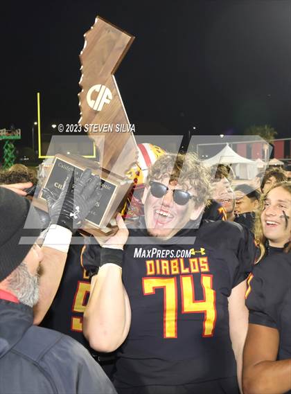 Thumbnail 1 in De La Salle vs. Mission Viejo (CIF Division 1-AA State Final) photogallery.