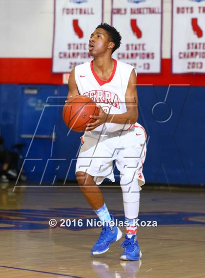 Thumbnail 2 in Harvard-Westlake vs. Serra (CIF SoCal Regional D4 Playoffs) photogallery.