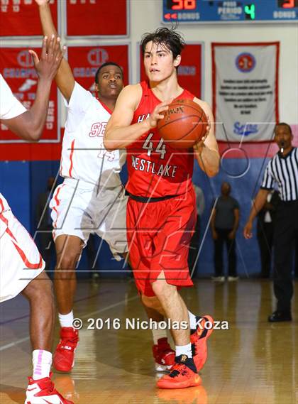 Thumbnail 2 in Harvard-Westlake vs. Serra (CIF SoCal Regional D4 Playoffs) photogallery.