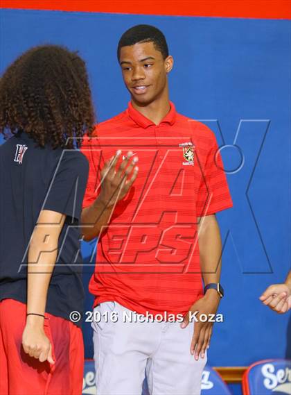 Thumbnail 2 in Harvard-Westlake vs. Serra (CIF SoCal Regional D4 Playoffs) photogallery.