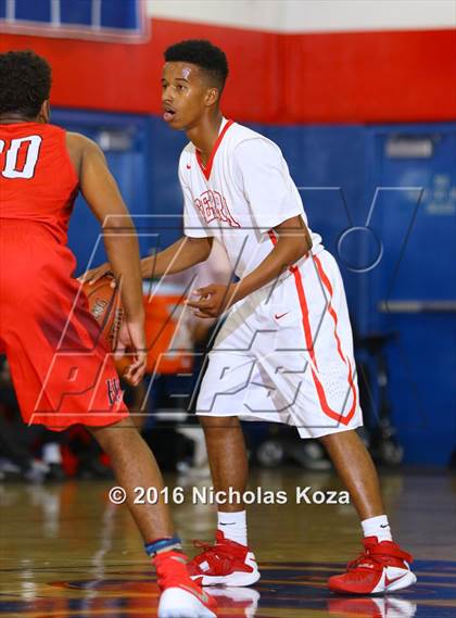 Thumbnail 2 in Harvard-Westlake vs. Serra (CIF SoCal Regional D4 Playoffs) photogallery.