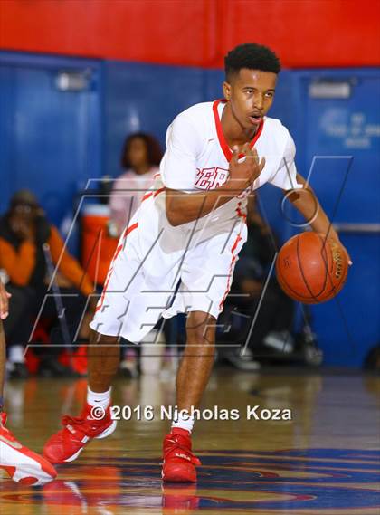 Thumbnail 3 in Harvard-Westlake vs. Serra (CIF SoCal Regional D4 Playoffs) photogallery.