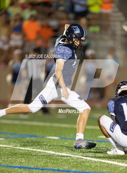 Thumbnail 2 in Lee Vs Johnson photogallery.