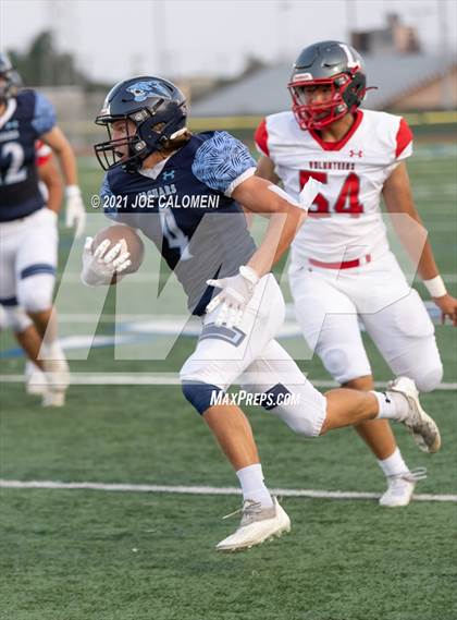 Thumbnail 3 in Lee Vs Johnson photogallery.