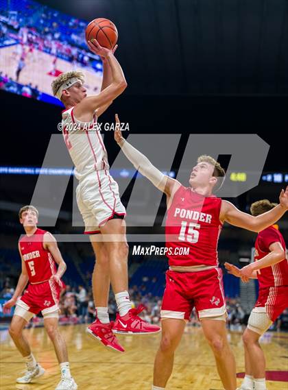 Thumbnail 2 in Holliday vs Ponder (UIL 3A Basketball Semifinal) photogallery.