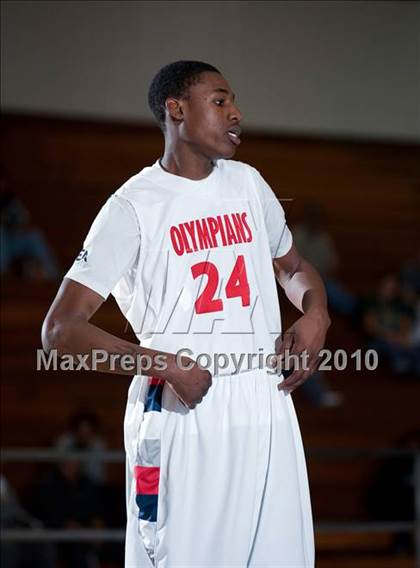 Thumbnail 2 in Leuzinger vs Maranatha Christian (California Classic) photogallery.