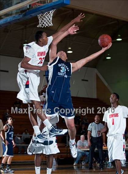 Thumbnail 3 in Leuzinger vs Maranatha Christian (California Classic) photogallery.