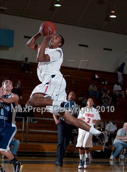 Thumbnail 1 in Leuzinger vs Maranatha Christian (California Classic) photogallery.