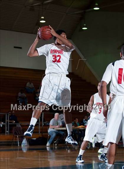 Thumbnail 1 in Leuzinger vs Maranatha Christian (California Classic) photogallery.