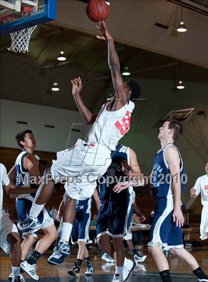 Thumbnail 1 in Leuzinger vs Maranatha Christian (California Classic) photogallery.