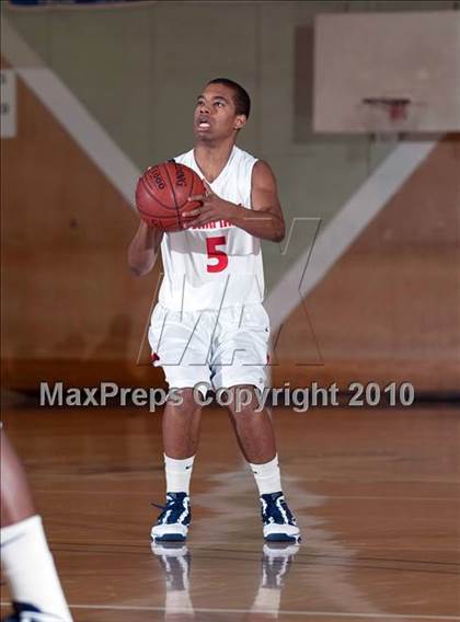 Thumbnail 1 in Leuzinger vs Maranatha Christian (California Classic) photogallery.