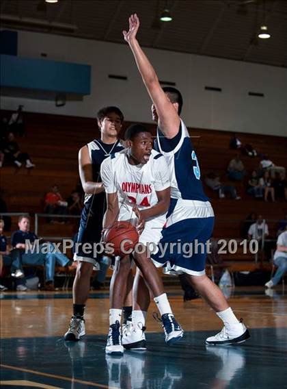Thumbnail 1 in Leuzinger vs Maranatha Christian (California Classic) photogallery.
