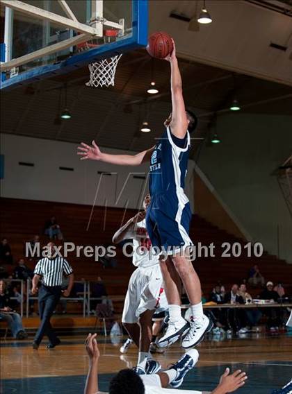 Thumbnail 3 in Leuzinger vs Maranatha Christian (California Classic) photogallery.