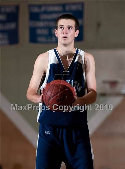 Thumbnail 3 in Leuzinger vs Maranatha Christian (California Classic) photogallery.