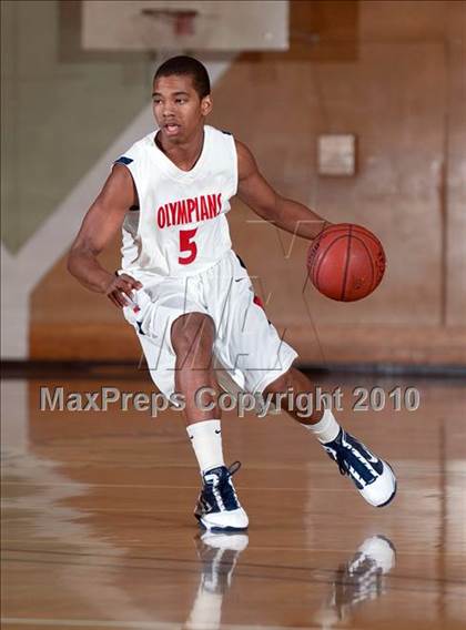 Thumbnail 3 in Leuzinger vs Maranatha Christian (California Classic) photogallery.