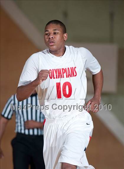Thumbnail 2 in Leuzinger vs Maranatha Christian (California Classic) photogallery.
