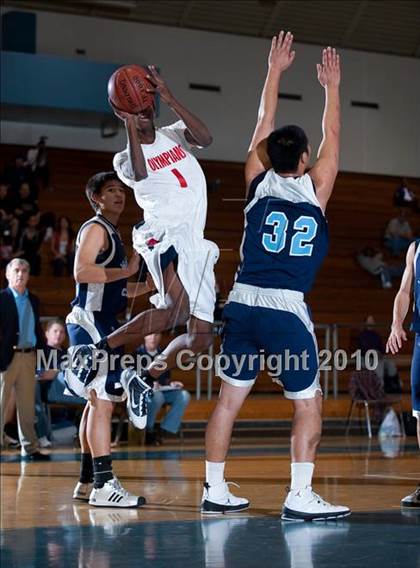 Thumbnail 2 in Leuzinger vs Maranatha Christian (California Classic) photogallery.