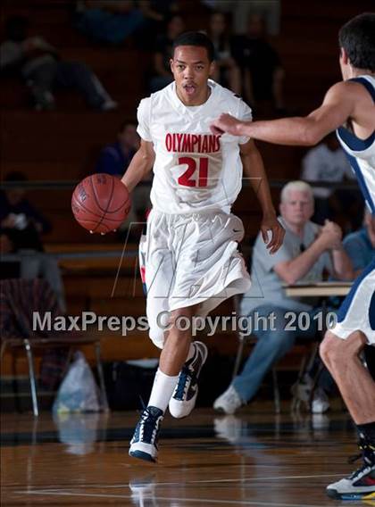 Thumbnail 2 in Leuzinger vs Maranatha Christian (California Classic) photogallery.