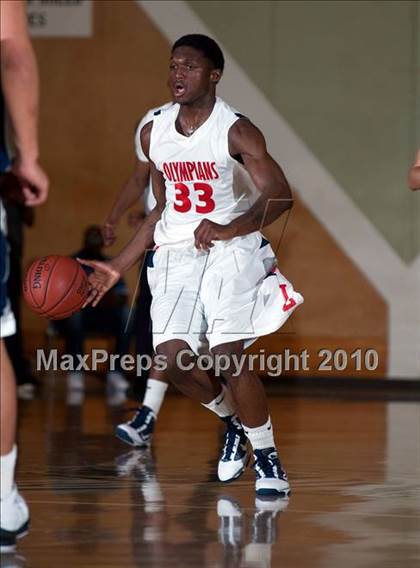 Thumbnail 2 in Leuzinger vs Maranatha Christian (California Classic) photogallery.