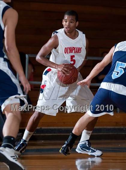 Thumbnail 1 in Leuzinger vs Maranatha Christian (California Classic) photogallery.