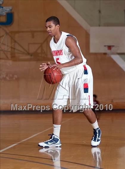 Thumbnail 1 in Leuzinger vs Maranatha Christian (California Classic) photogallery.