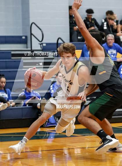 Thumbnail 3 in Clyde vs Benbrook photogallery.