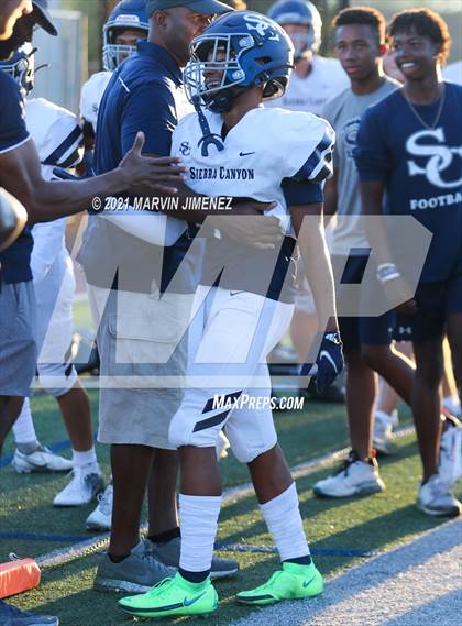 Thumbnail 3 in Oaks Christian vs Sierra Canyon photogallery.