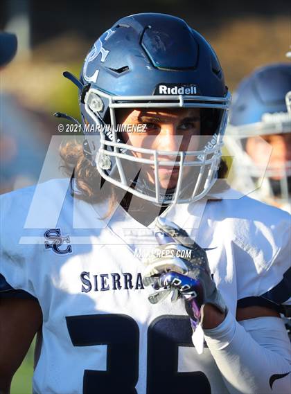 Thumbnail 3 in Oaks Christian vs Sierra Canyon photogallery.