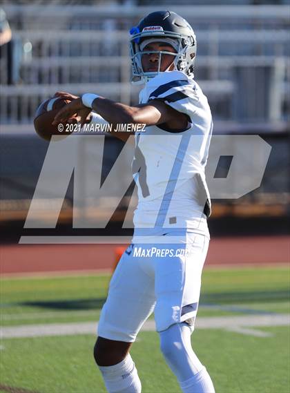 Thumbnail 2 in Oaks Christian vs Sierra Canyon photogallery.