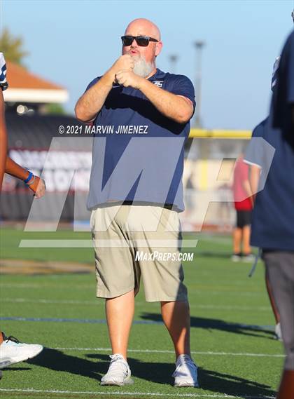 Thumbnail 2 in Oaks Christian vs Sierra Canyon photogallery.