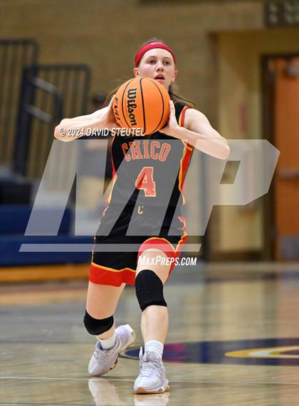 Thumbnail 2 in Chico vs. Ukiah (Sutter Tournament) photogallery.