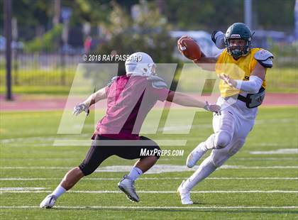 Thumbnail 3 in William Floyd vs Bay Shore Scrimmage photogallery.