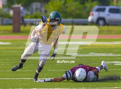 Thumbnail 2 in William Floyd vs Bay Shore Scrimmage photogallery.