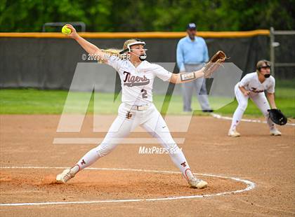 Thumbnail 1 in Smithville vs Giddings photogallery.